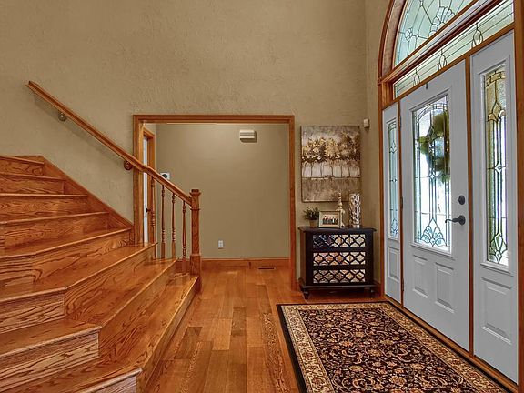 2nd image of 2848 Woodfield Dr
