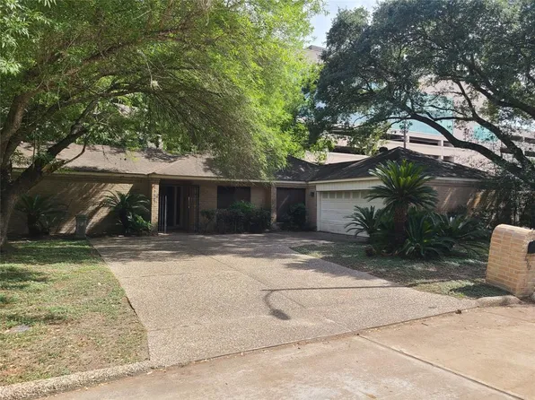15626 Whitewater Lane, Houston, TX 77079