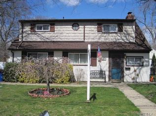 603 Hollywood Ave, Copiague, NY 11726