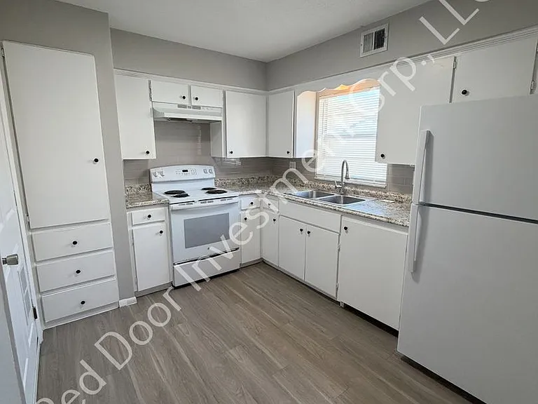 1 & 2 Bedrooms Available in Downtown St. Cloud — Photo 18
