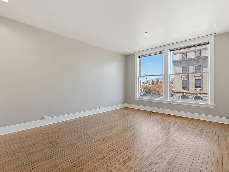 Idaho Building Apartments — Photo 28