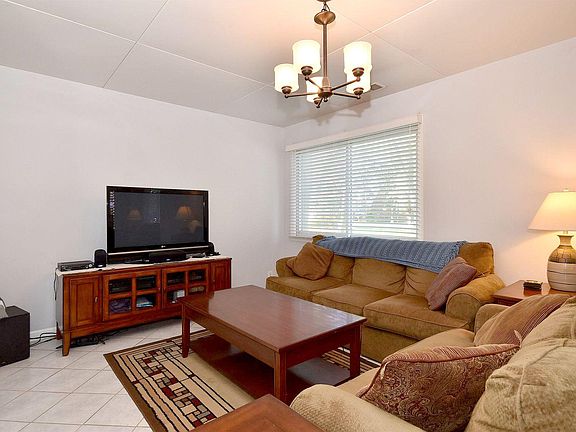 5th image of 16W639 Crest Ave