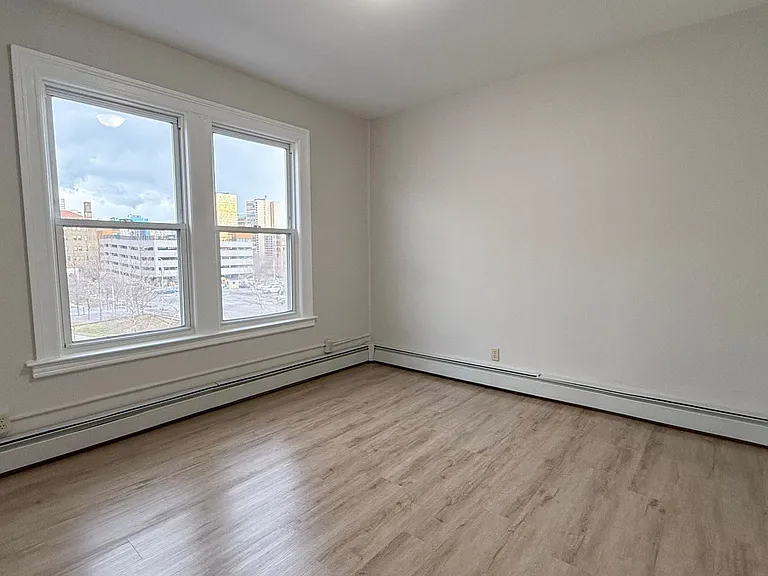 291 Buckingham St / Luca Investments LLC — Photo 29