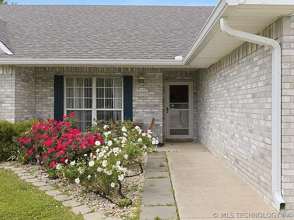 3rd image of 232 Waterford Dr