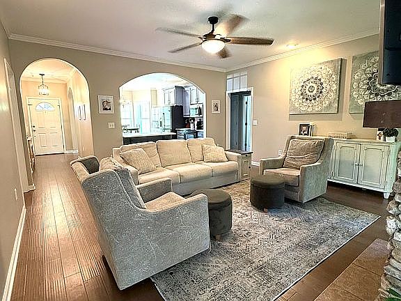 4th image of 425 Ridgefield Dr
