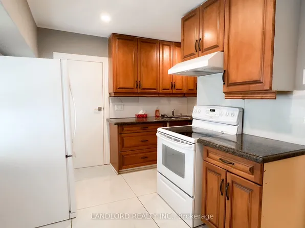 9 Albright Ave, Toronto, ON M8W 1W9