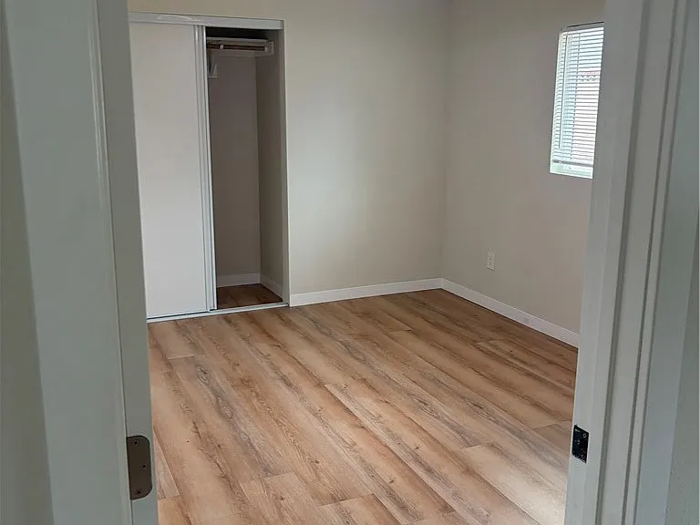 134 E M St — Photo 11