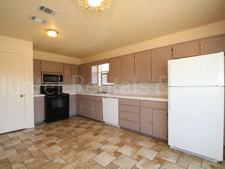 2804 Derby Dr — Photo 9