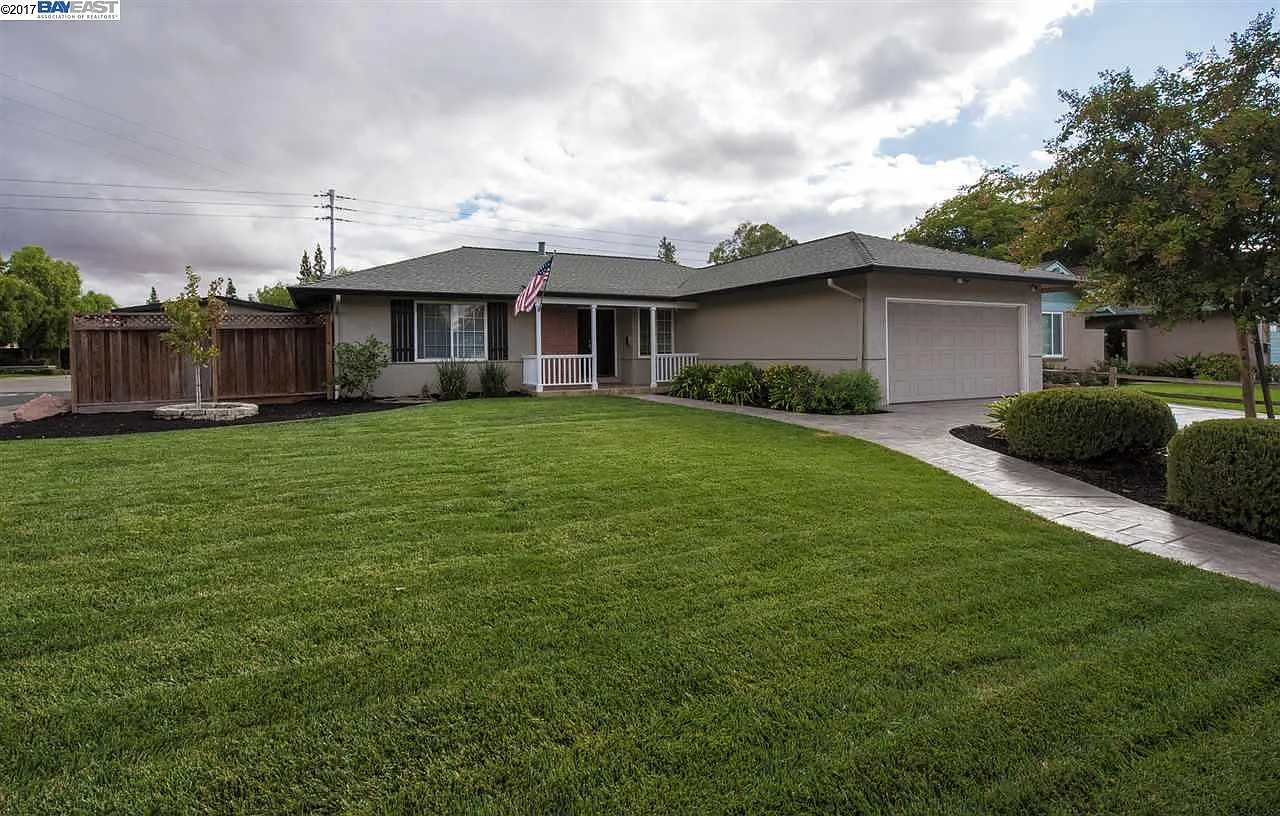 573 Brighton Way photo 1