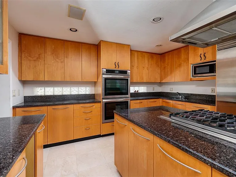 300 Brightwaters Blvd NE — Photo 14