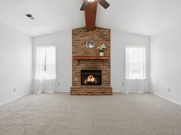 5th image of 8422 N 116th East Ave