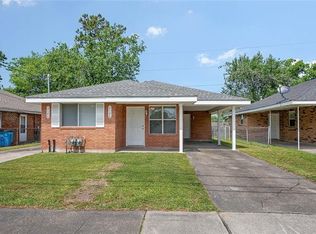 3124 Pakenham Dr, Chalmette, LA 70043