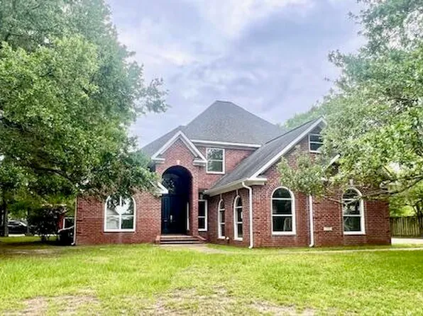 2513 Duck Lake Dr, Moss Point, MS 39563