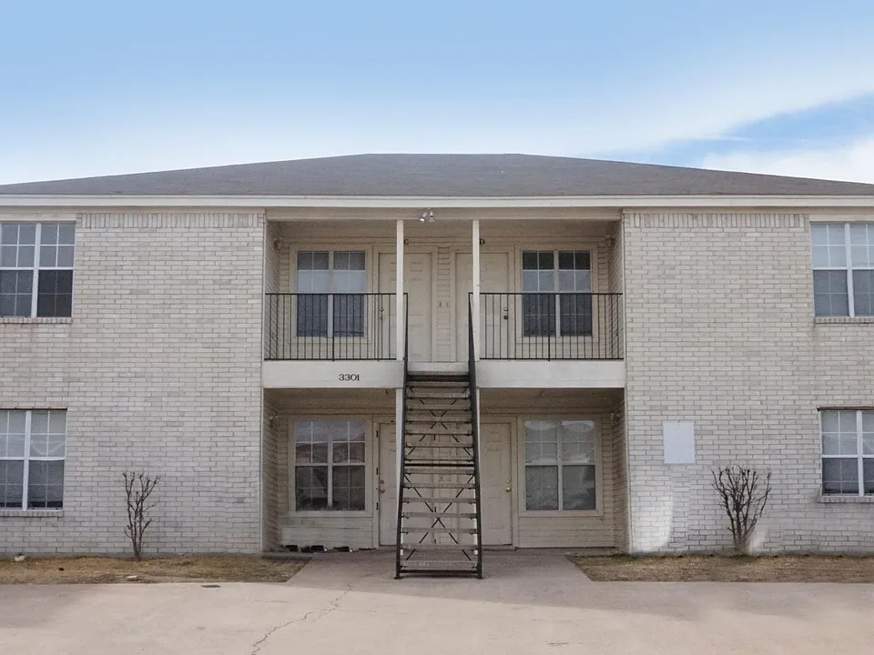3301 Hereford Ln