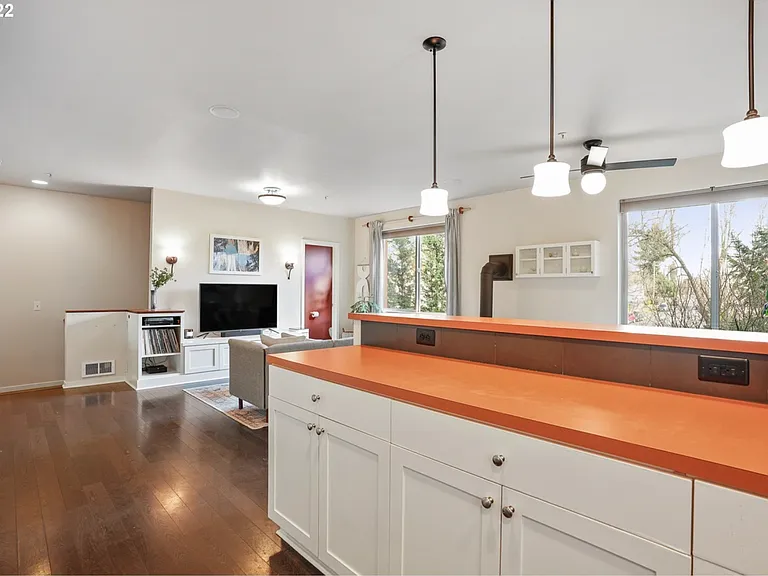 8502 N Central St — Photo 13