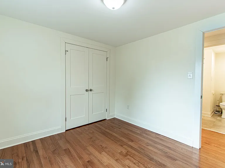 101 Brooks Ln — Photo 17