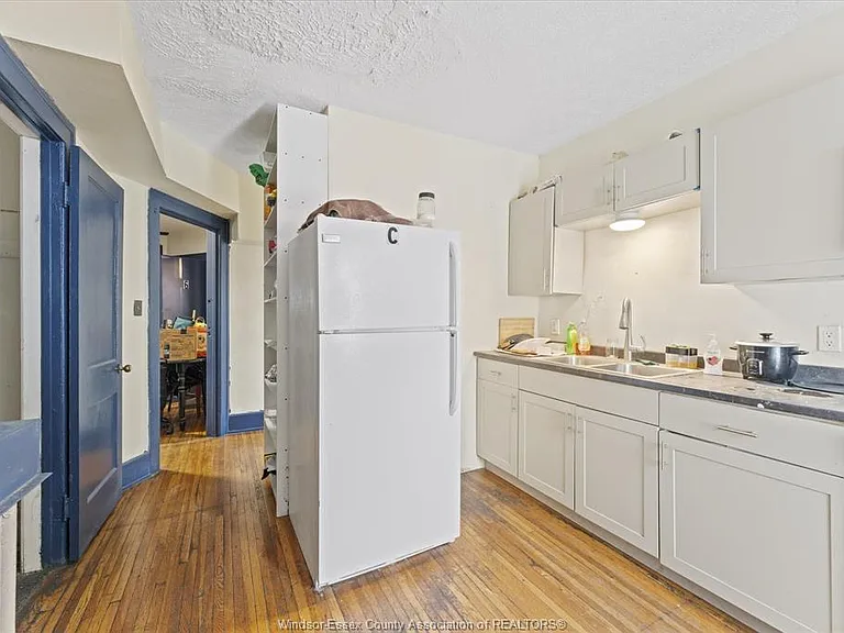 3060 Sandwich St #1 — Photo 16