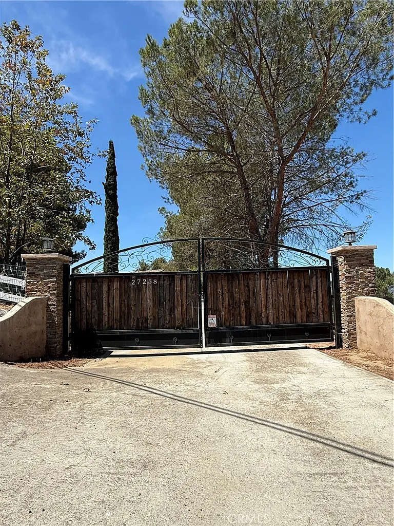4 bed, 1742 sqft, $4,500 — Photo 2