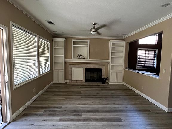 2nd image of 10618 Pleasant Valley Cir
