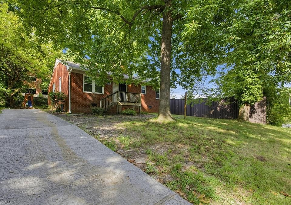1st image of 843 Willow Pl