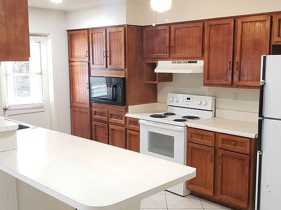 4th image of 1209 E Bishop Dr