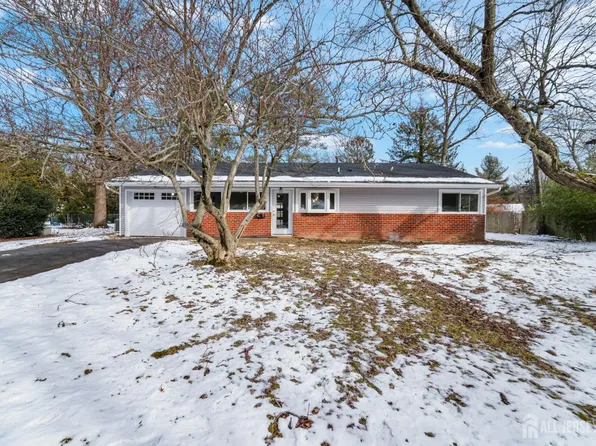 20 Stockton Rd, Kendall Park, NJ 08824
