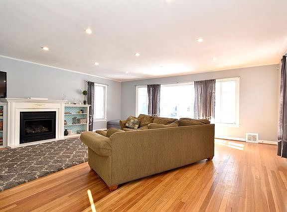 2nd image of 723 Hayes Ave