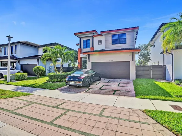 15501 NW 88th Ave, Miami Lakes, FL 33018