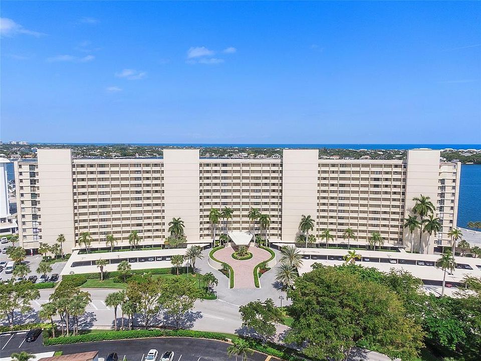 1st image of 136 Lakeshore Drive #T10