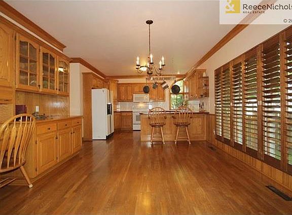 4th image of 416 SE Williamsburg Dr