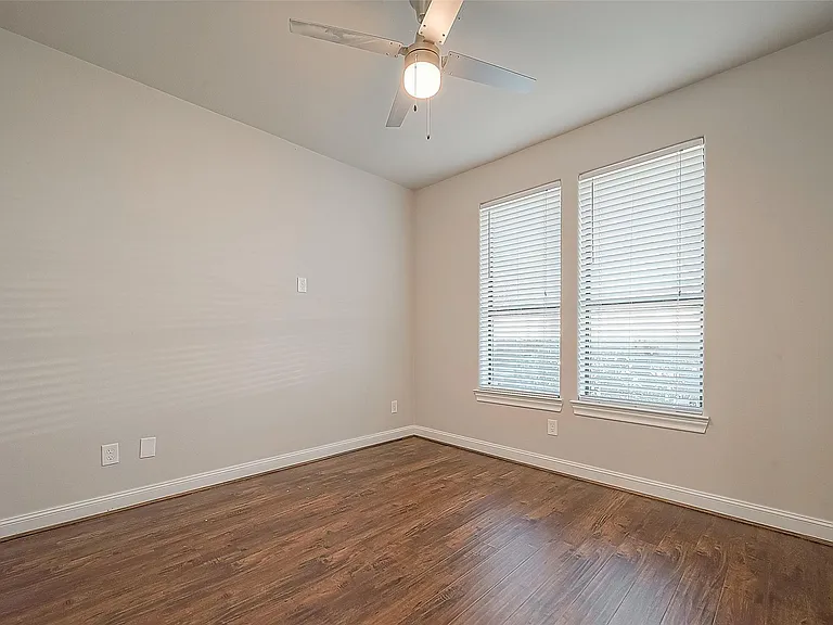 2634 Texas St — Photo 9