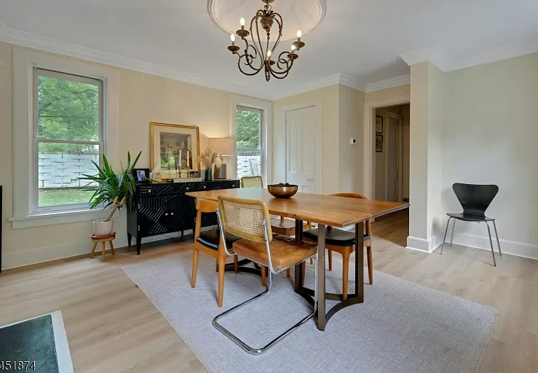 8 Franklin Pl — Photo 10