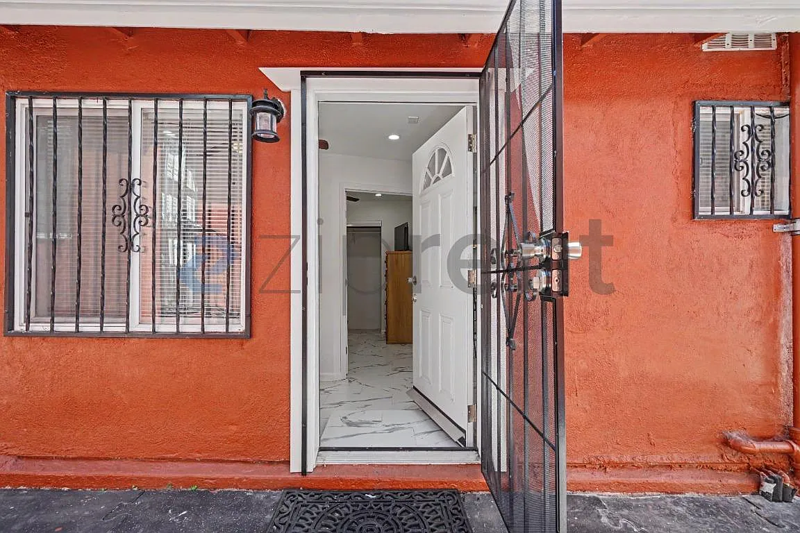 1 bed, 350 sqft, $2,850 — Photo 2