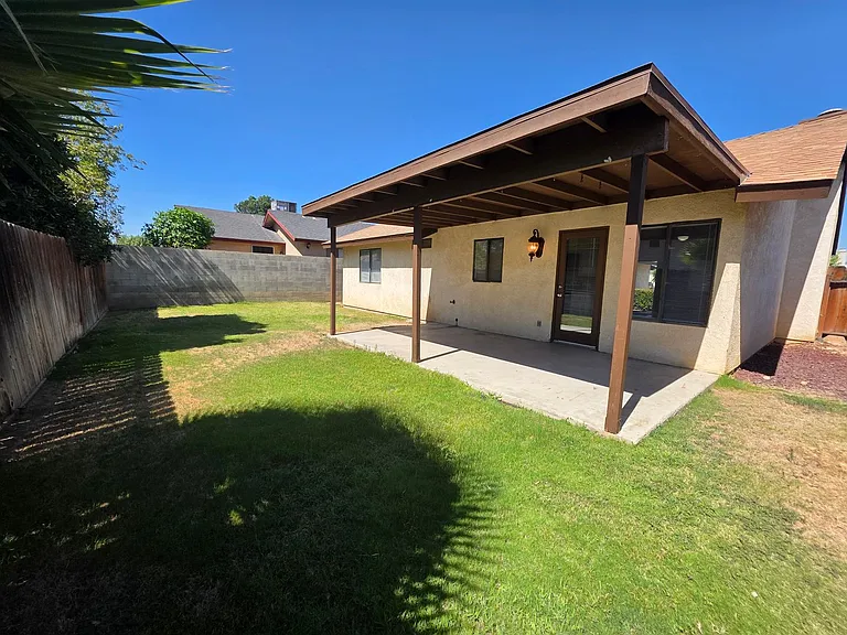 1012 Orangewood St — Photo 14