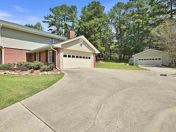 3rd image of 155 Willow Lake Ln