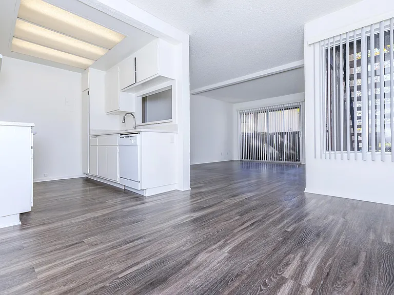 Country Hills Apartment Homes — Photo 31