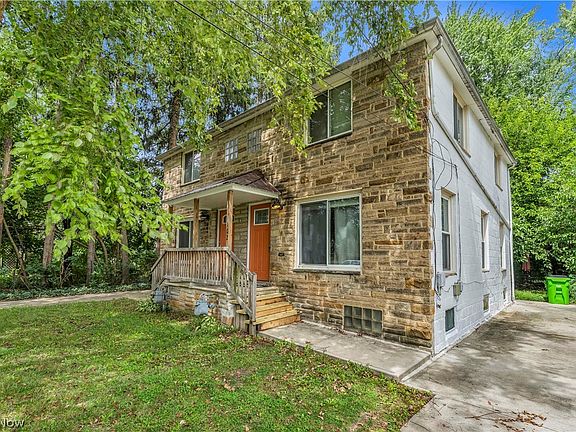 3rd image of 102 Hartman St