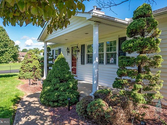 3rd image of 2653 Grubb Rd