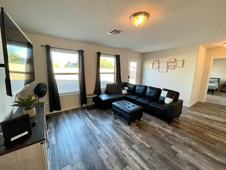564 Holly St — Photo 8