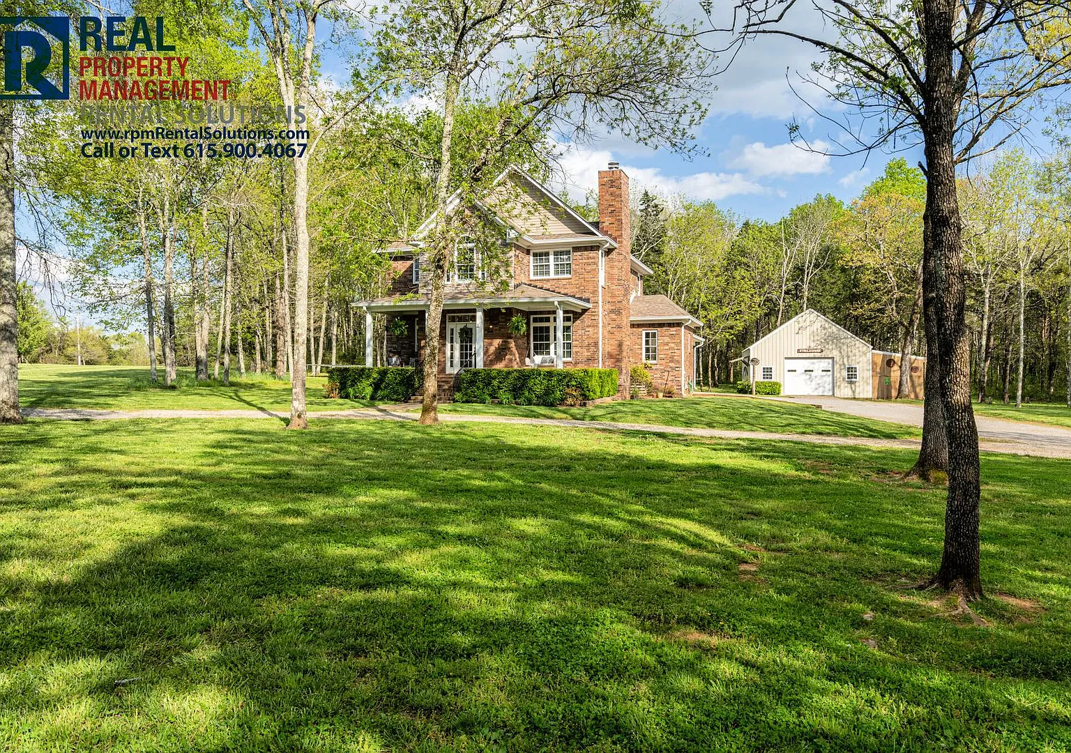 Beautiful Chapel Hill home on 3+ acres with amazing yard and detached garage/shop! — Photo 4