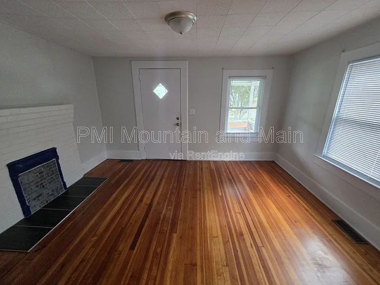 161 Logan Ave — Photo 9