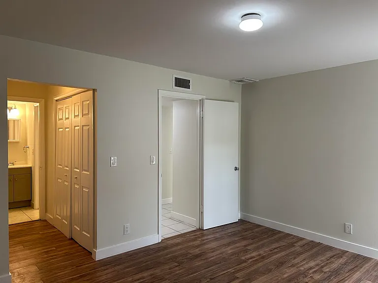 620 NW 13th St #15 — Photo 11
