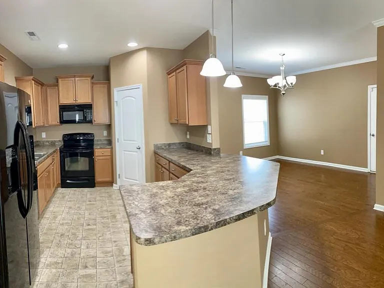 301 River Oak St — Photo 4