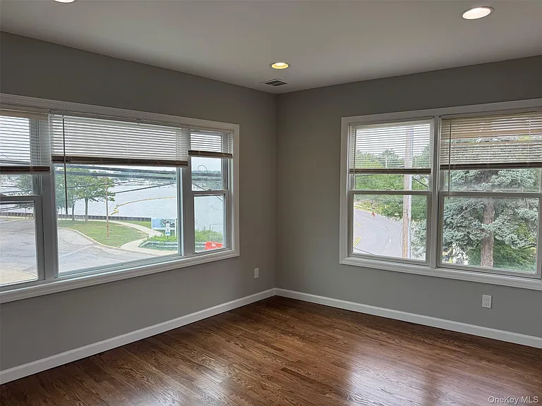 11 Shore Rd #3 — Photo 2