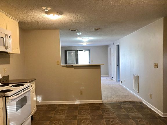 4th image of 605 N Scruggs St