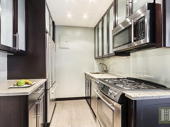 3rd image of 60 Sutton Pl S #14EN