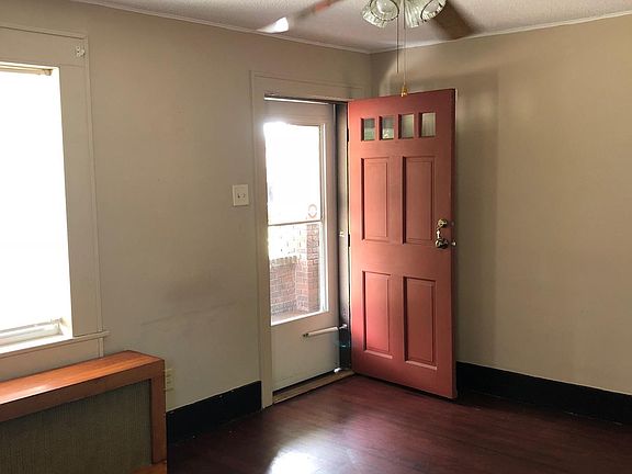 Living Room/Front Entry