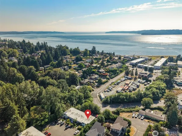 1027 S 230th Street #301, Des Moines, WA 98198