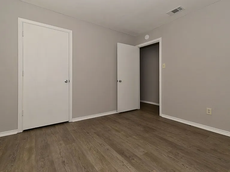 4008 Templeton St — Photo 24