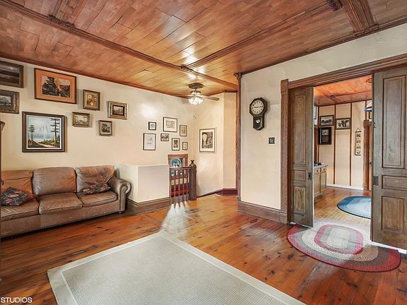 4th image of 1414 N Maplewood Ave